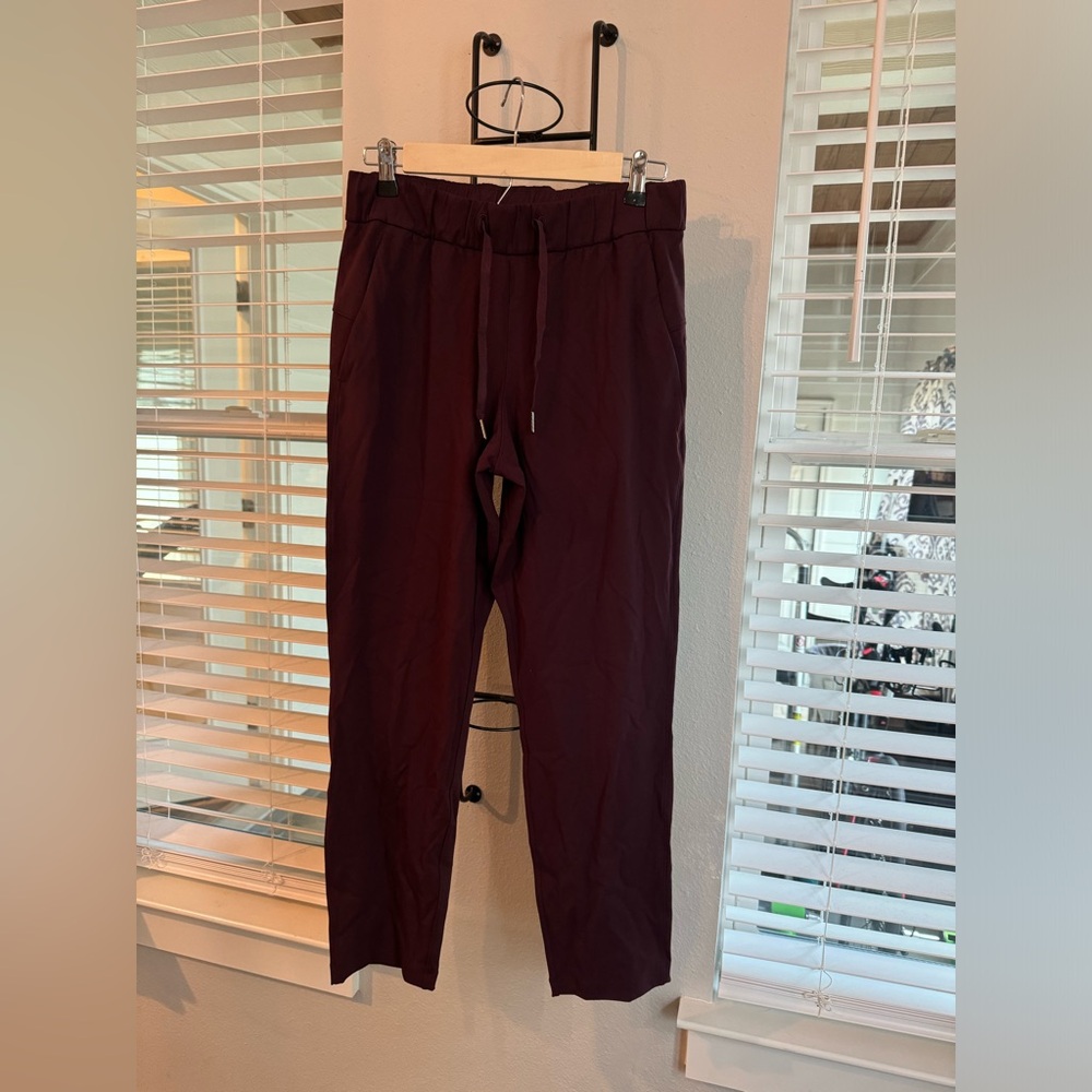 Lululemon size 6 joggers